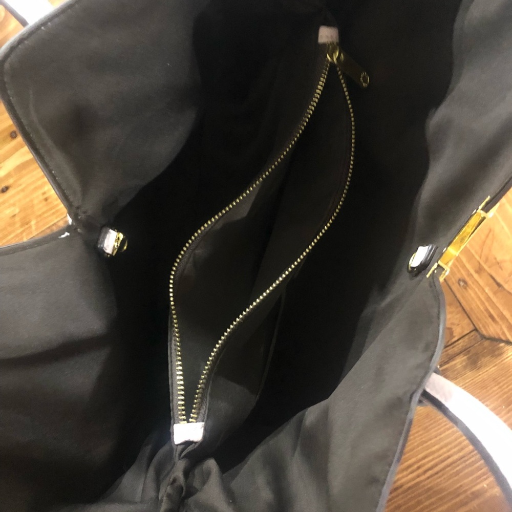 Purse - Picture 3 of 3